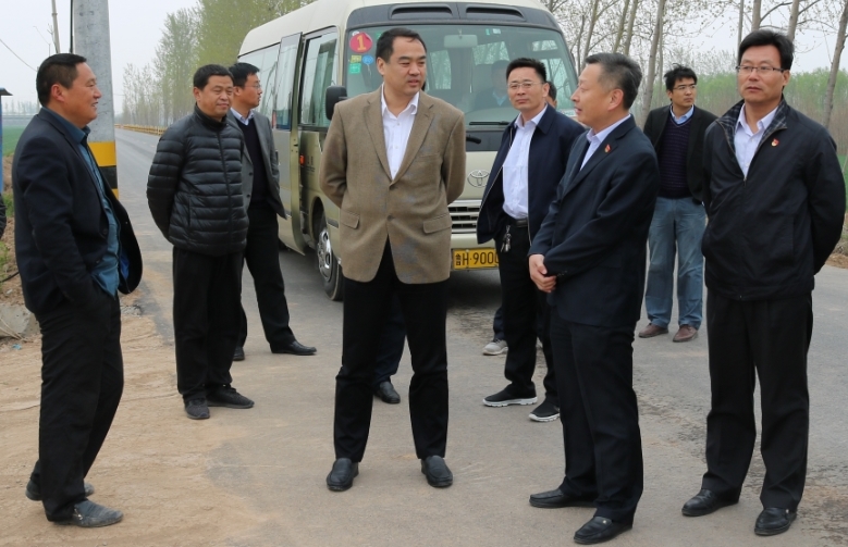 县领导李守华,吕心愿,池方,秦朝滨参加活动.