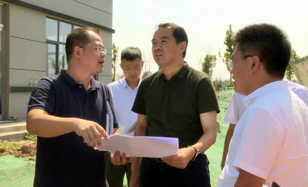 9月19日上午,县委书记周生宏带队查看重点项目建设进展情况,县领导吕