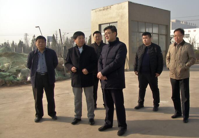 12月17日,县委副书记,县长朱瑞显到经开区调研重点产业项目建设情况.
