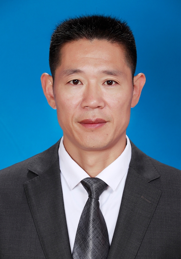 何主任照片.jpg 何主任照片.jpg